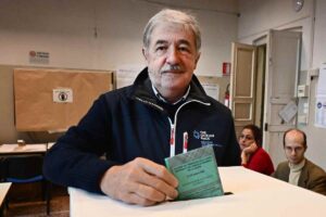 Marco Bucci vota per le regionali in Liguria