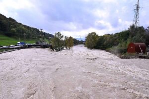 Il maltempo si abbatte sulla Liguria e sul nord Italia, è allerta massima: 5 giorni di nubifragi