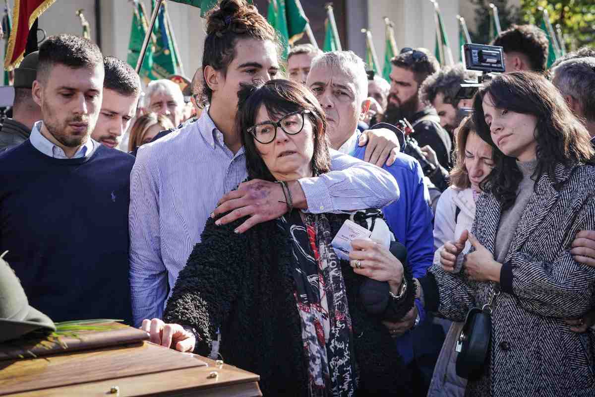 La mamma di Matilde Lorenzi al funerale