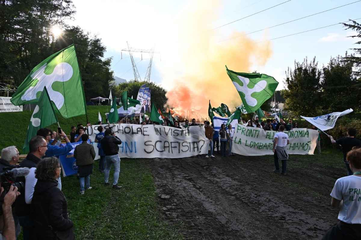 Pontida, cori contro Tajani e i meridionali, Salvini si scusa 