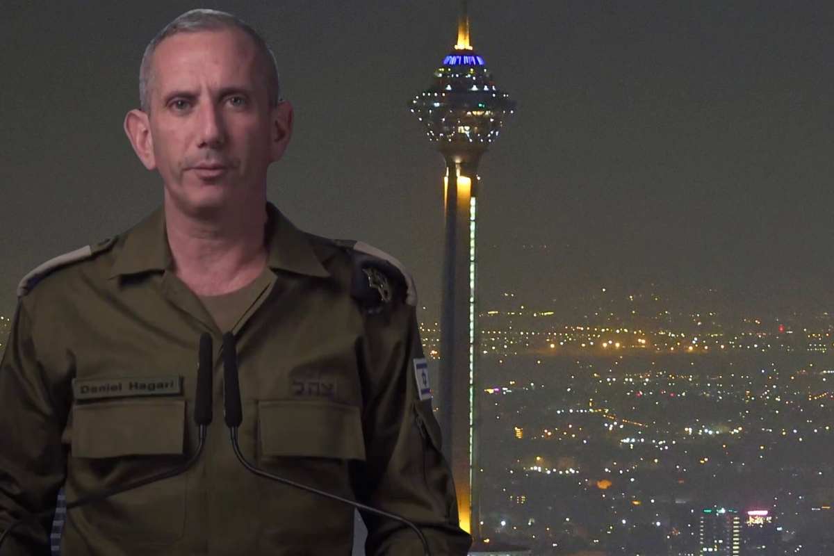 Israele attacca l’Iran: tre ore di raid nella notte. Rischio escalation e l’avvertimento: “Non rispondete” – Ultime notizie