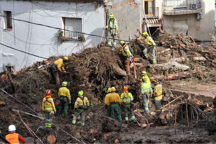 Maltempo, soccorritori a Valencia