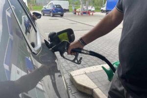 Pieno alla pompa di benzina