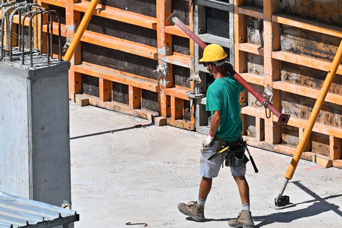 Cantieri edili, arriva la patente a punti: è scontro tra associazioni imprese e sindacati