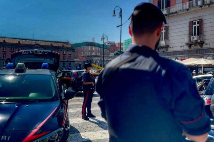 Controlli dei carabinieri a Napoli