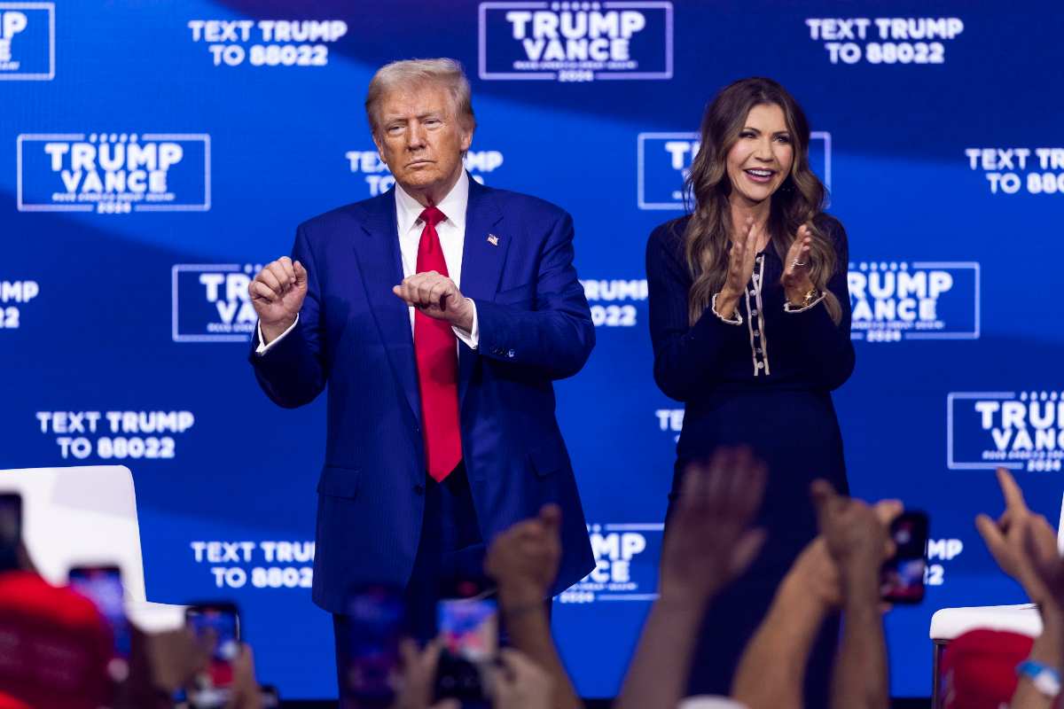 donald trump con kristi noem