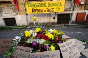 Foto di striscioni a una manifestazione di Legambiente