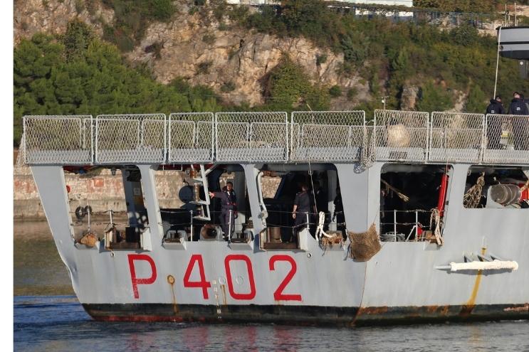 L'arrivo della Nave Libra al porto di Shengjin in Albania