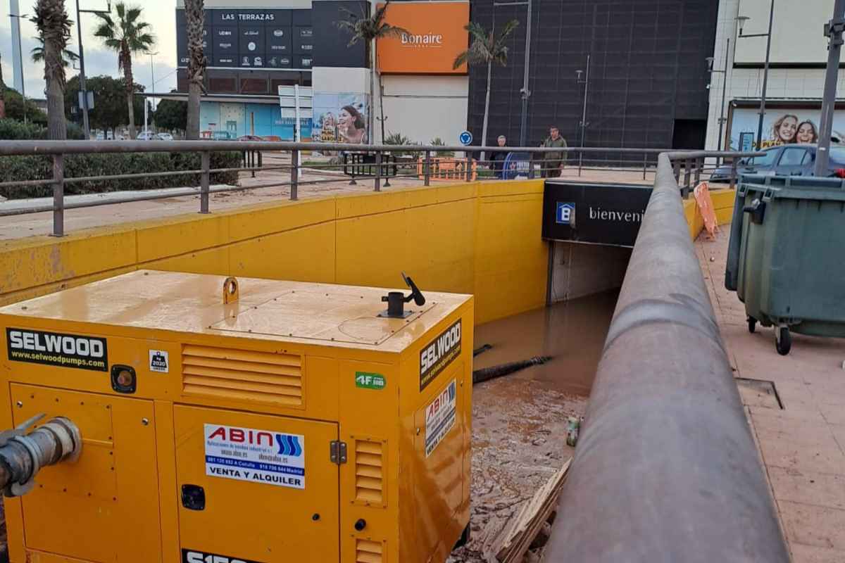 Alluvioni Valencia: il parcheggio del centro commerciale Bonaire