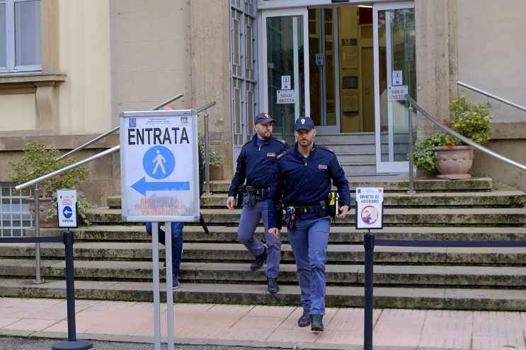 Bimbo seviziato in ospedale a Padova: polizia in azione