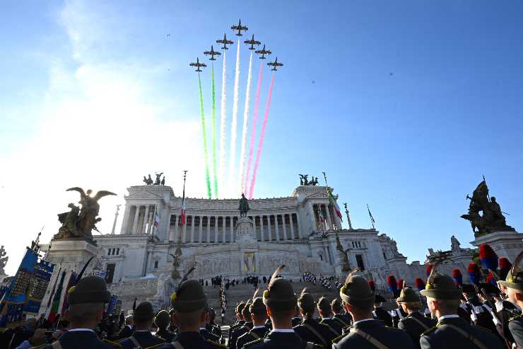 Frecce tricolore sopra l'altare della patria