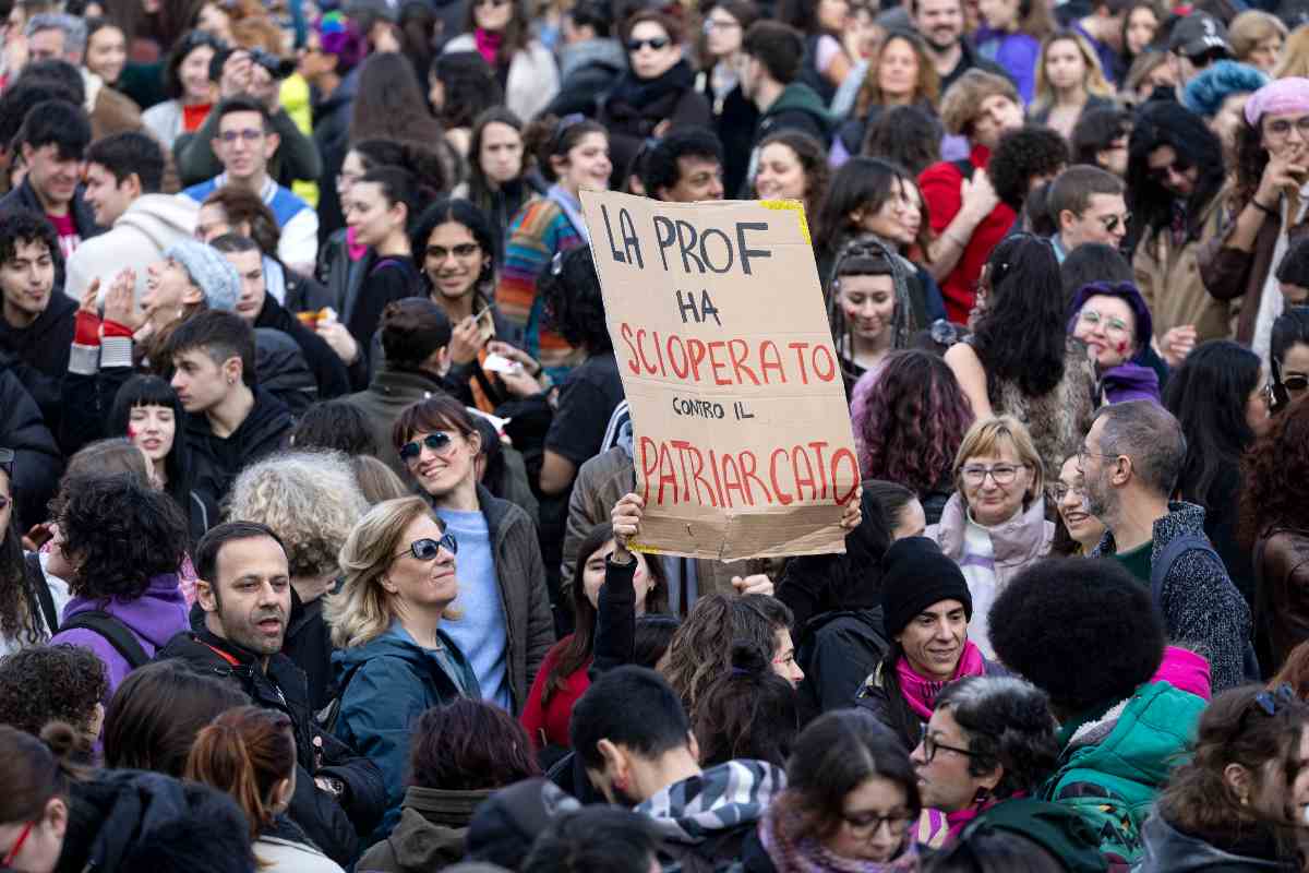 “Non una di meno” 25 novembre: corteo in piazza a Roma contro la violenza sulle donne