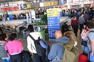 gente alla stazione