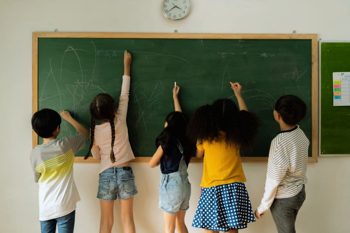 Legge di Bilancio, bonus da 1500 euro solo per le paritarie: “E tagliano la scuola pubblica”