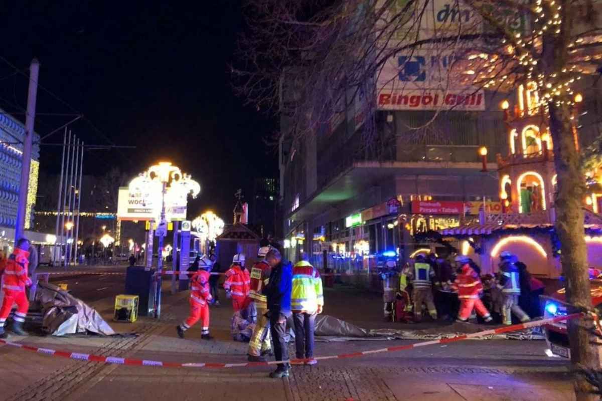 Auto falcia la folla, tragedia ai mercatini di Natale in Germania: “Attacco a Magdeburgo”. Cosa sappiamo fino a questo momento