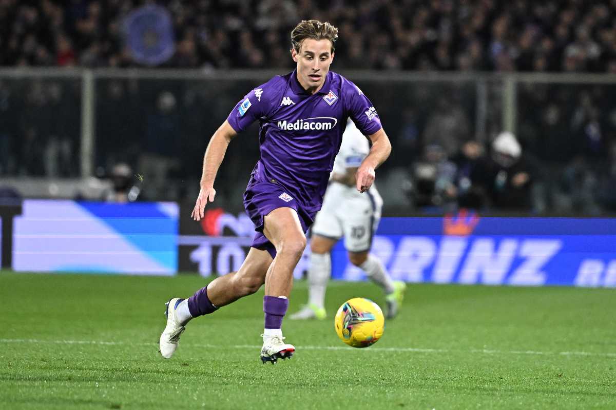 Edoardo Bove in azione con la maglia della Fiorentina