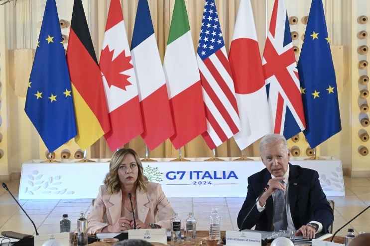 Giorgia Meloni e Joe Biden al G7