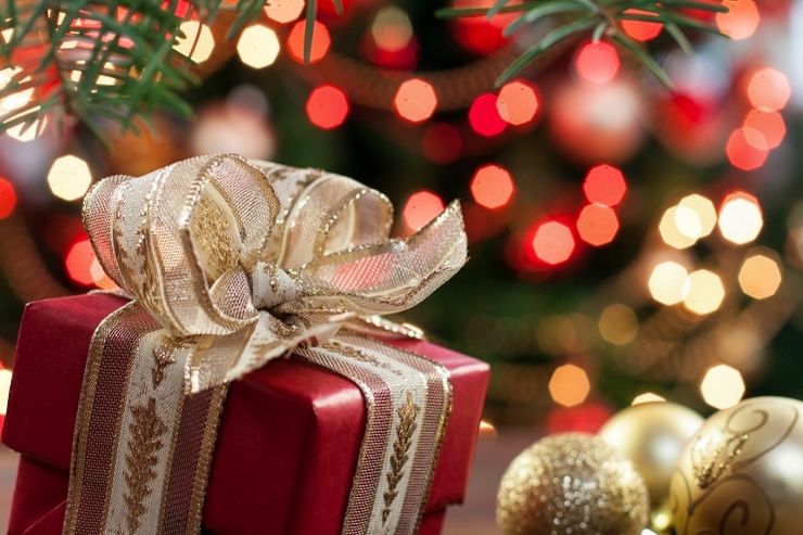 Pacchetto contenente un regalo di Natale