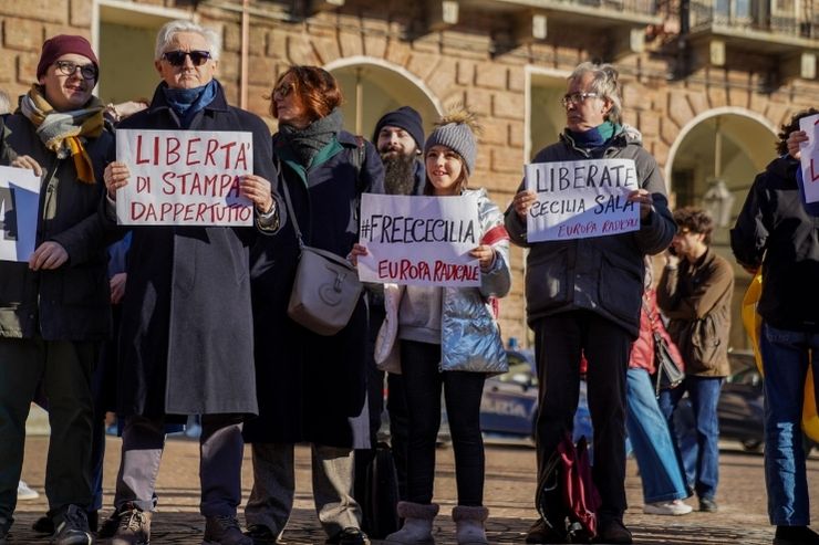 Sit-in sotto la prefettura di Torino per Cecilia Sala