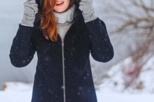 ragazza col cappotto