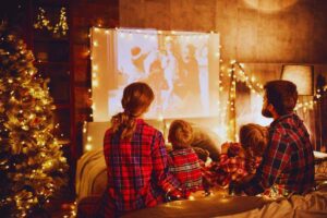 famiglia guarda film a natale