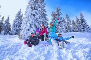 famiglia sulla neve