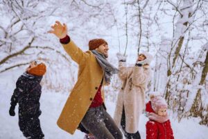 famiglia sulla neve