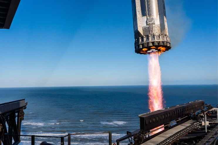 Il rientro del booster di SpaceX alla torre di lancio