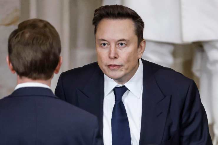 Elon Musk sorpreso di fronte al suo interlocutore