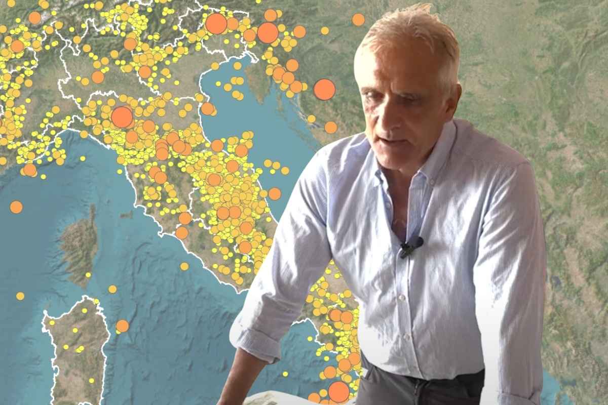 Il primo ricercatore Ingv Giuseppe Mastrolorenzo, sullo sfondo la mappa dei terremoti in Italia nel 2024