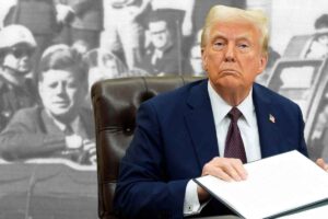 Donald Trump firma la declassificazione per l'assassinio di Kennedy