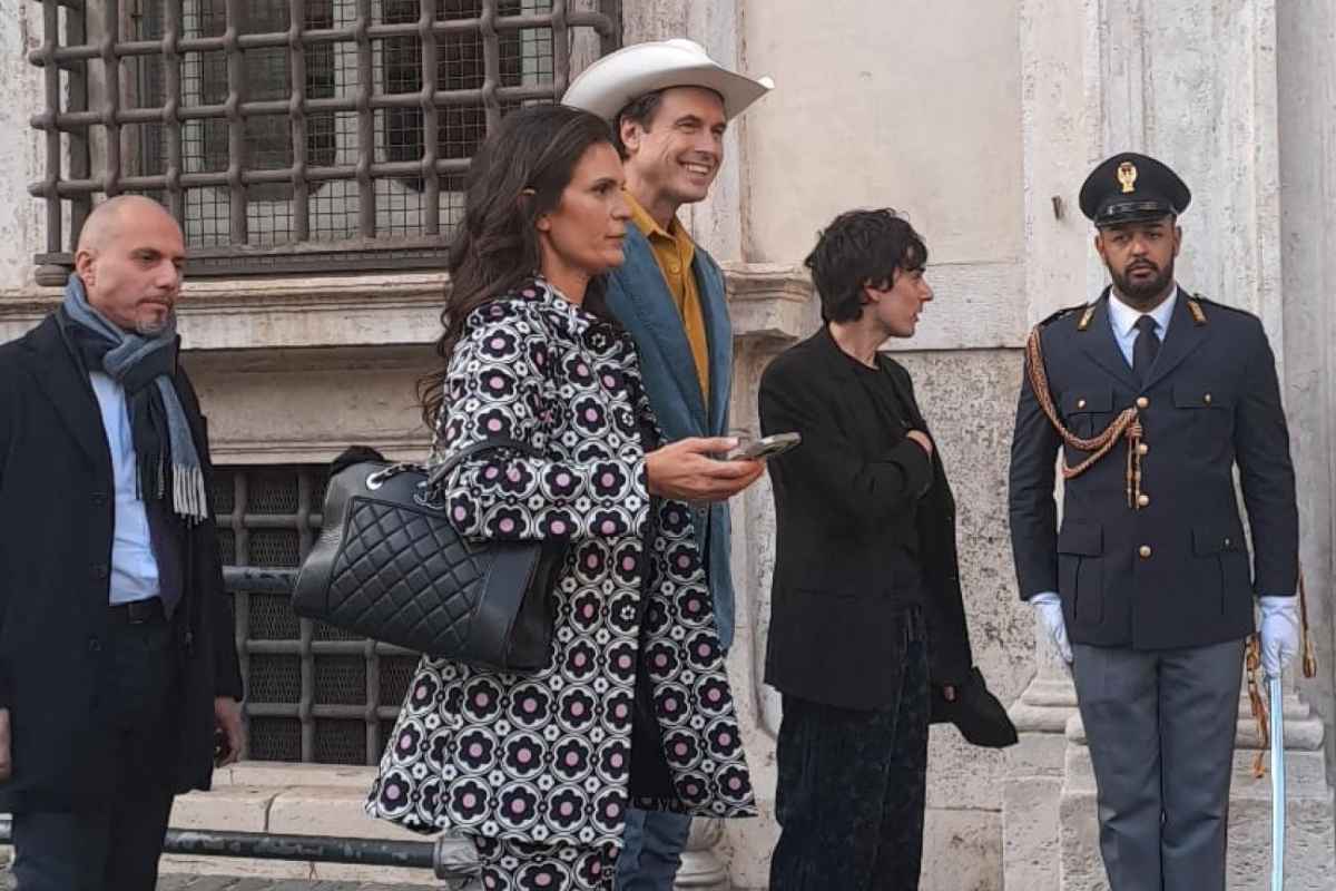 Chi è Kimbal Musk, il cowboy che oggi ha stretto la mano a Giorgia Meloni: “Si parla di cose belle”. E scoppia il caso politico