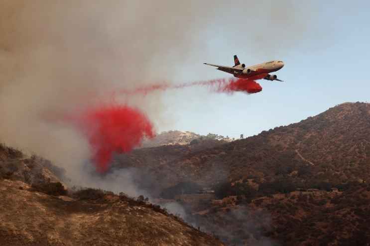 Los Angeles incendi vigili del fuoco