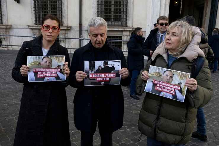 Manifestazione in Italia contro il rilascio di Almasri