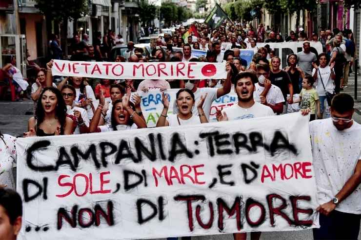 Terra dei Fuochi, un corteo