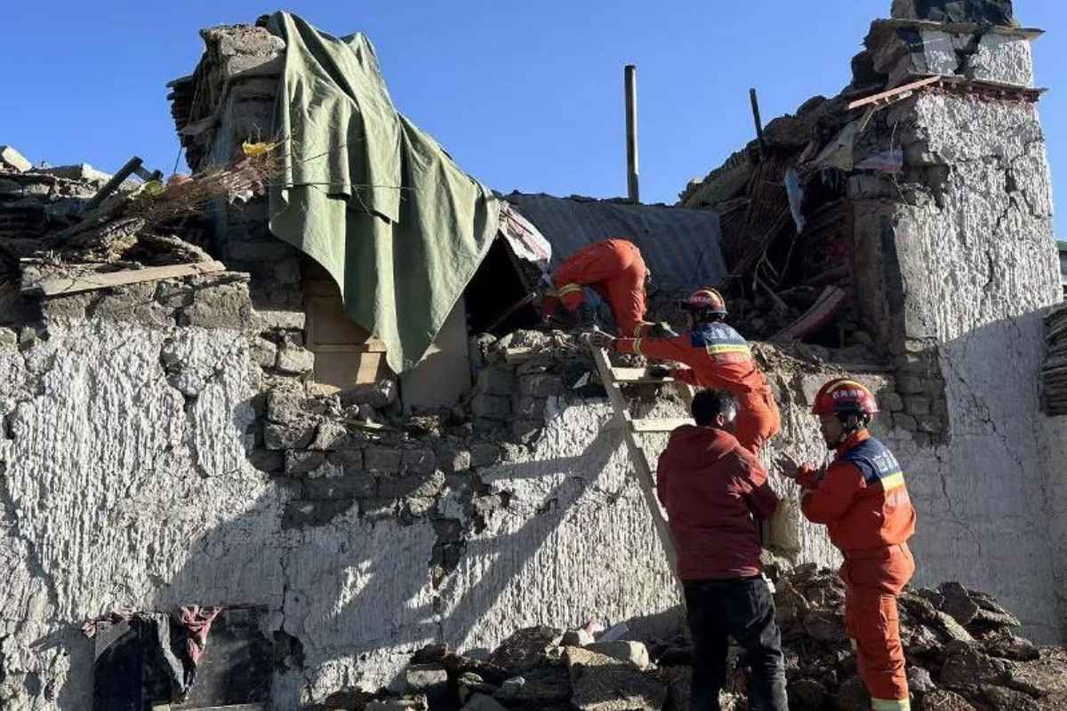 Terremoto in Cina, decine di morti e feriti: in Tibet il sisma più forte in 5 anni. Il disastro: senza un tetto a  18 gradi