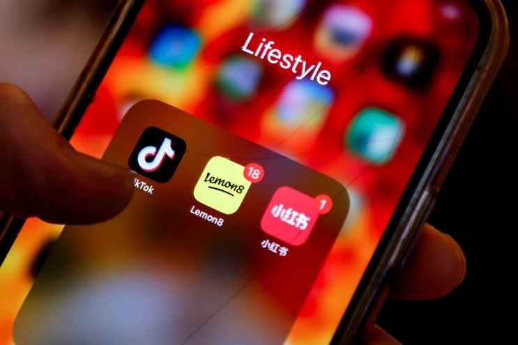 L'app TikTok su uno smartphone