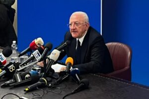 Il presidente della Regione Campania in conferenza stampa dopo il Cdm sul terzo mandato