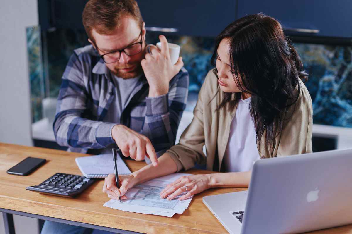 Bollette dell’elettricità, sconti per alcune categorie di utenti: ma attenzione alla scadenza. Ecco chi ne può usufruire