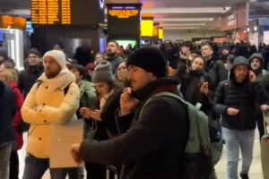 Ferrovie, ennesima giornata nera. E il gruppo FS presenta denuncia contro ignoti: "Ritardi anomali"