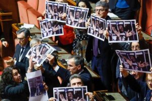 Caso Almasri, protesta in Parlamento