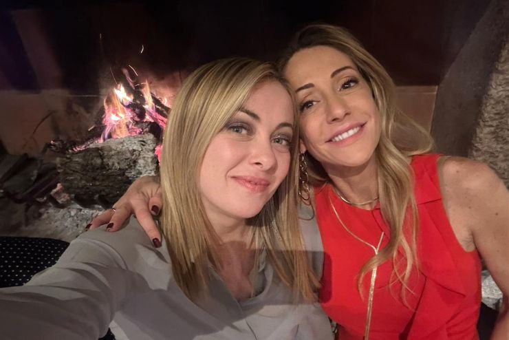 Giorgia e Arianna Meloni in una foto sui social