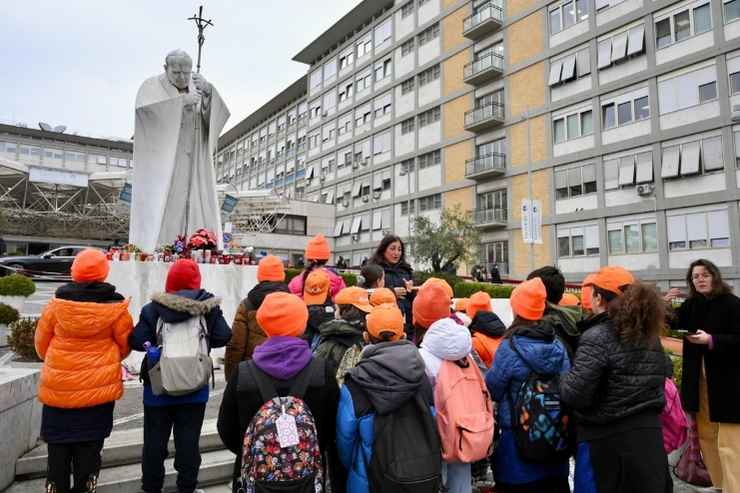 Papa ricoverato, bambini in visita