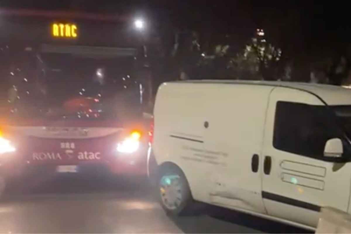 Roma in tilt, la sosta selvaggia blocca il traffico in pieno centro: cosa sta accadendo a Prati