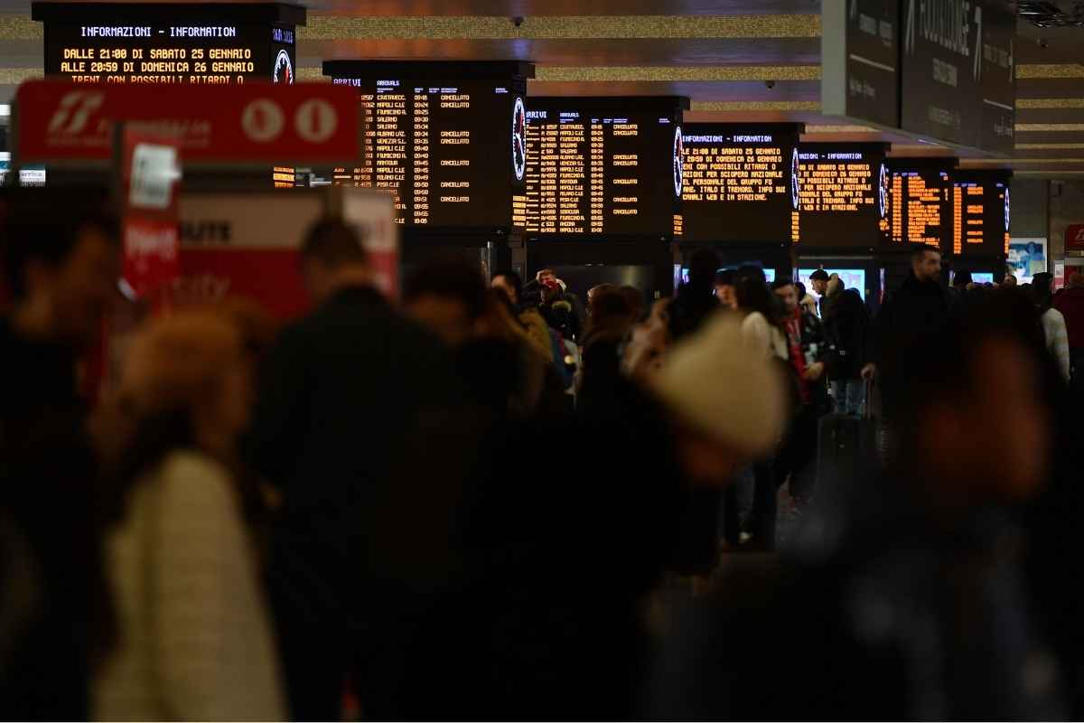 Sciopero del 5 febbraio 2025, disagi per chi viaggia in treno e in aereo: tutti i dettagli e le fasce di garanzia