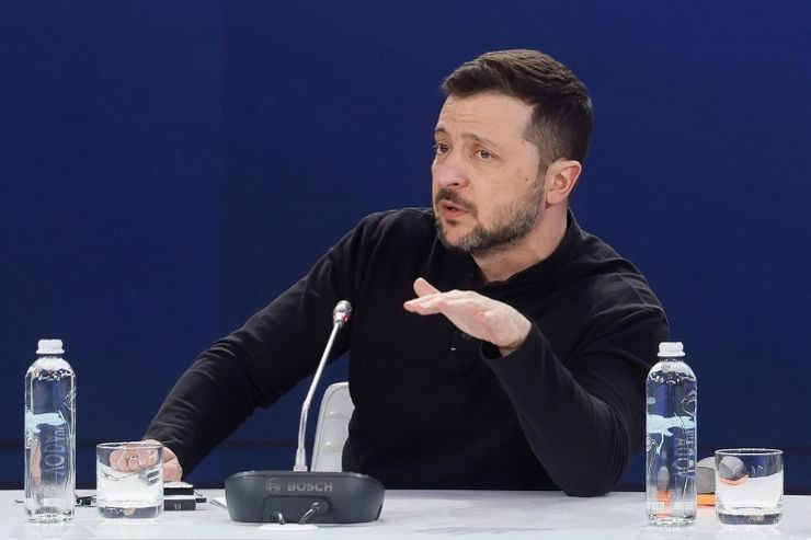 Il presidente ucraino Zelensky parla in pubblico