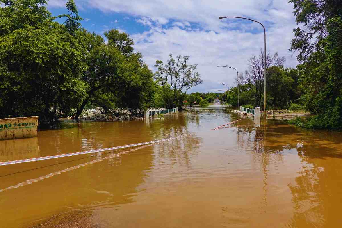 Altro weekend da dimenticare, maltempo in (quasi) tutta Italia. L’esperto: “Dove si rischia l’alluvione”