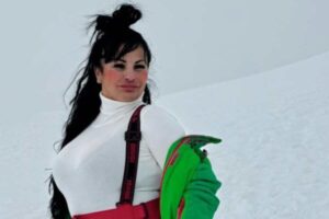 rita de crescenzo in posa sulla neve