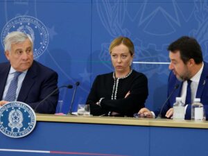 I vicepremier Tajani e Salvini e la premier Meloni durante una conferenza stampa del Consiglio dei m ministri