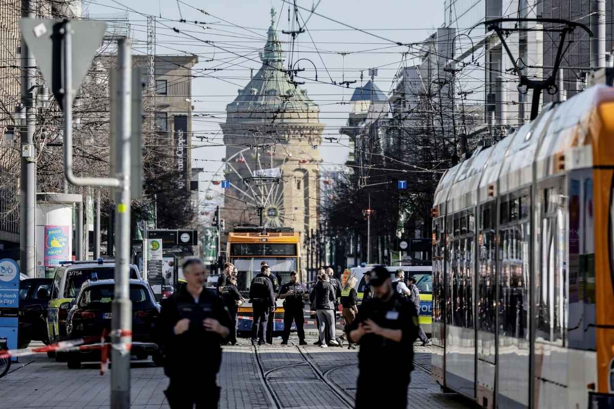 Auto contro la folla in Germania, il terzo episodio in pochi mesi: cosa sta accadendo in Europa